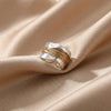 Elegante Anillo Trenzado de Plata y Oro